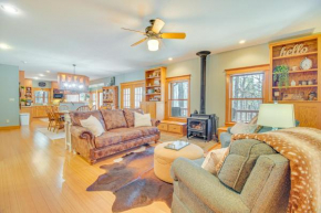 Charming Family Cabin with Fire Pits in Clarksville